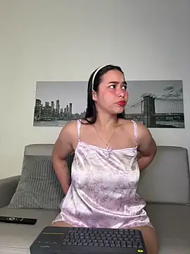 Snapshot of SophieRoyals chatting on April 25, 12:30 pm SophieRoyals online show from April 25, 12:30 pm