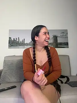 Snapshot of SophieRoyals chatting on May 16, 1:32 pm SophieRoyals online show from May 16, 1:32 pm