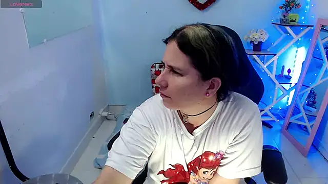 Snapshot of victoria_jones chatting on January 19, 1:59 pm victoria jones online show from January 19, 1:59 pm