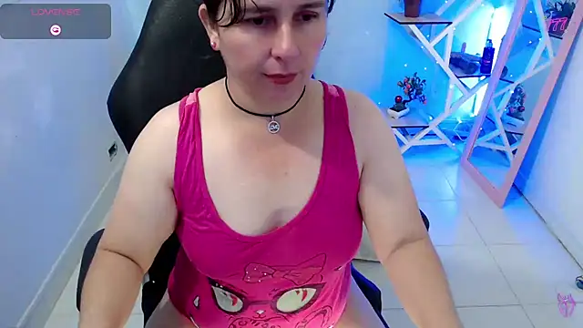 Snapshot of victoria_jones chatting on February 2, 12:04 pm victoria jones online show from February 2, 12:04 pm