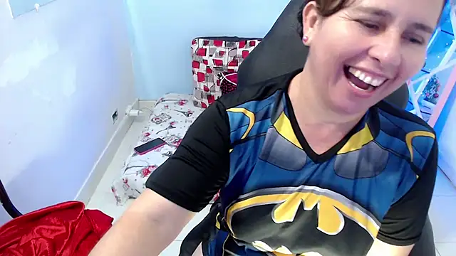 Snapshot of victoria_jones chatting on February 3, 3:50 pm victoria jones online show from February 3, 3:50 pm