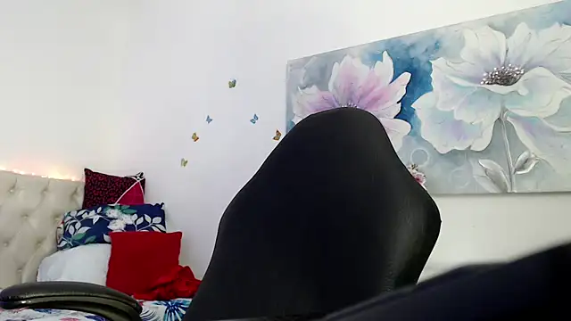 victoria jones online show from April 14, 1:39 pm