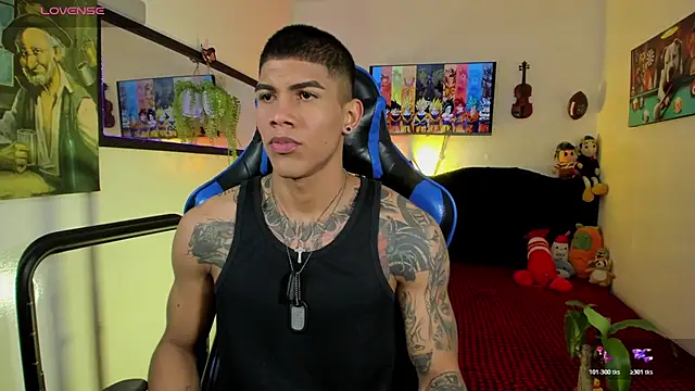 Snapshot of Damian_latinxxx chatting on May 2, 3:11 am Damian latinxxx online show from May 2, 3:11 am