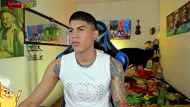 Snapshot of Damian_latinxxx chatting on May 13, 3:04 am Damian latinxxx online show from May 13, 3:04 am