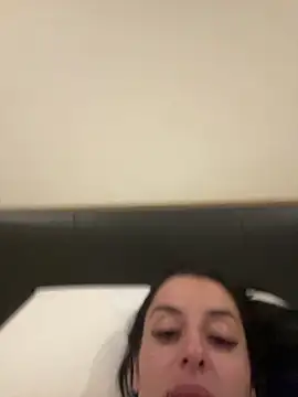 Snapshot of Catmila94 chatting on May 7, 9:42 pm Catmila94 online show from May 7, 9:42 pm