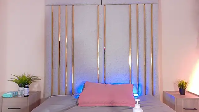 Snapshot of Isabellsmmith chatting on January 19, 6:43 pm Isabellsmmith online show from January 19, 6:43 pm
