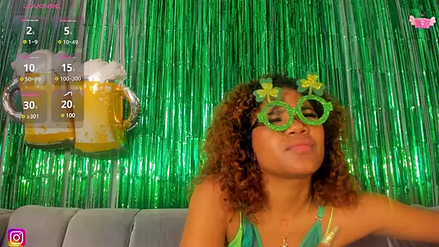 Snapshot of Isabellsmmith chatting on March 4, 3:44 am Isabellsmmith online show from March 4, 3:44 am