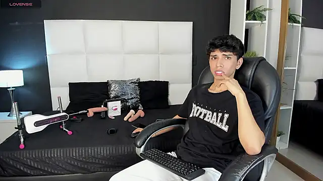 Snapshot of Santy_carrington chatting on December 5, 8:22 pm Santy carrington online show from December 5, 8:22 pm