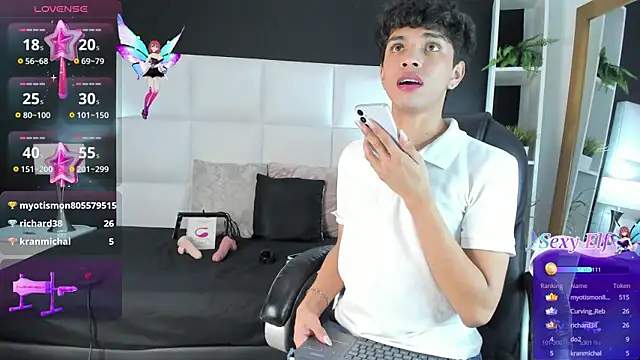 Snapshot of Santy_carrington chatting on December 15, 1:35 am Santy carrington online show from December 15, 1:35 am