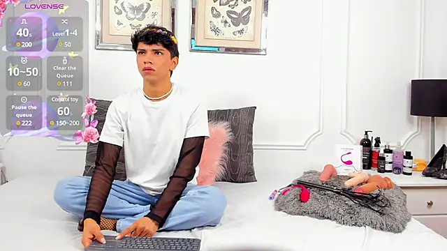 Snapshot of Santy_carrington chatting on January 18, 12:47 pm Santy carrington online show from January 18, 12:47 pm