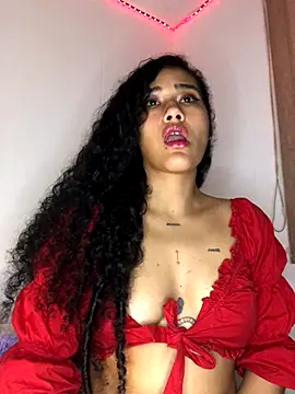 Snapshot of jaderossxx chatting on December 8, 3:32 am jaderossxx online show from December 8, 3:32 am