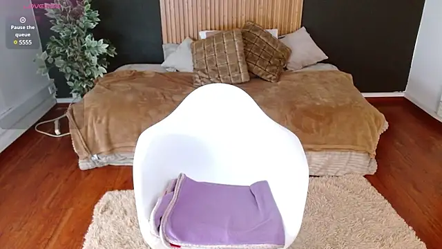 amara bss  online show from February 13, 2:42 pm