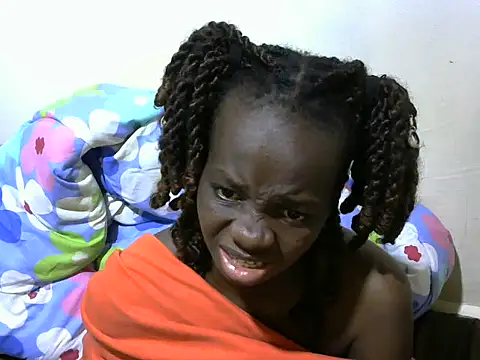 Snapshot of Thicky_kyla chatting on May 16, 12:29 am Thicky kyla online show from May 16, 12:29 am