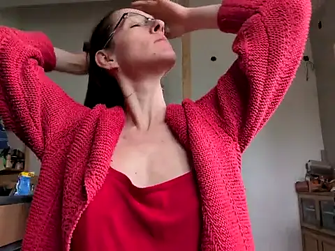 Snapshot of Milky_hairy_mommy chatting on February 13, 7:35 am Milky hairy mommy online show from February 13, 7:35 am