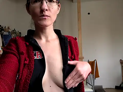 Snapshot of Milky_hairy_mommy chatting on March 14, 10:07 am Milky hairy mommy online show from March 14, 10:07 am