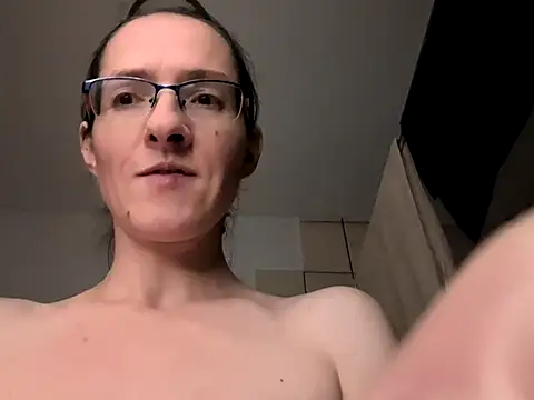 Snapshot of Milky_hairy_mommy chatting on March 18, 8:15 pm Milky hairy mommy online show from March 18, 8:15 pm