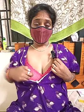 Snapshot of Tamil--Rani chatting on January 29, 3:37 pm Tamil--Rani online show from January 29, 3:37 pm