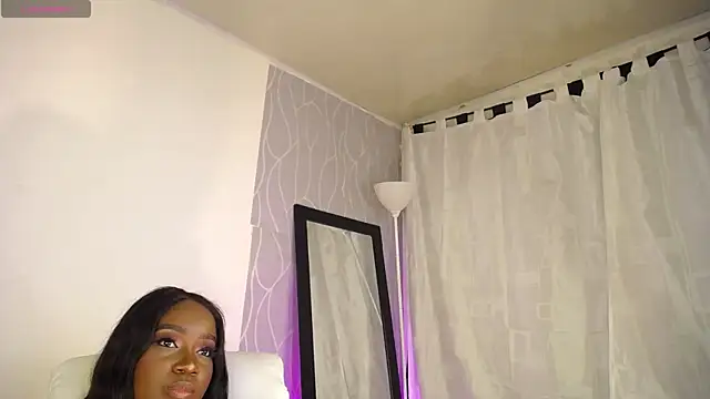 Britanymooree online show from December 13, 10:02 pm