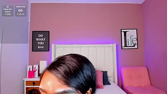 Britanymooree online show from October 14, 8:31 pm