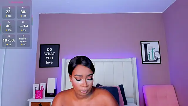 Britanymooree online show from October 17, 7:49 pm