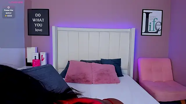 Britanymooree online show from October 27, 8:35 pm