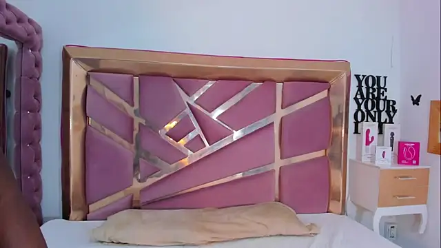 Britanymooree online show from April 10, 8:57 pm