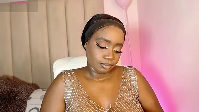 Snapshot of Britanymooree chatting on June 11, 9:13 pm Britanymooree online show from June 11, 9:13 pm