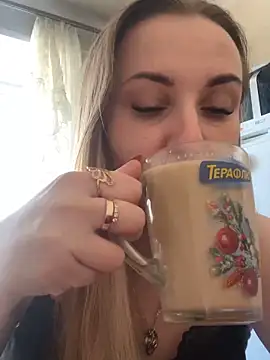 Snapshot of OlgaBuzzz chatting on January 23, 5:45 am OlgaBuzzz online show from January 23, 5:45 am