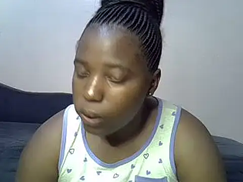 Snapshot of sweet_gal01 chatting on January 4, 12:27 am sweet gal01 online show from January 4, 12:27 am