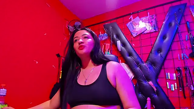Snapshot of Madame_pain_ chatting on December 16, 12:48 am Madame pain  online show from December 16, 12:48 am