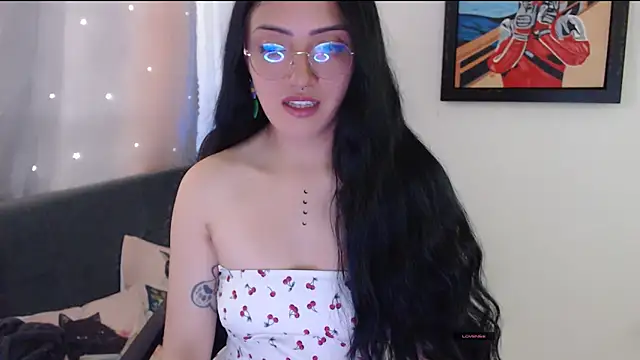 Snapshot of Suzanne_abbey chatting on April 28, 9:53 pm Suzanne abbey online show from April 28, 9:53 pm