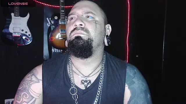 darkclothes online show from December 2, 6:08 am