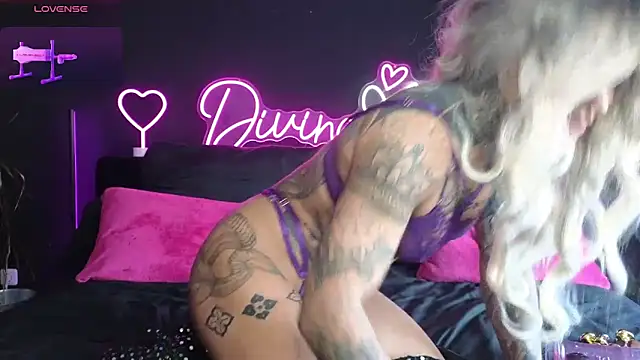 Divina X  online show from March 6, 7:57 am