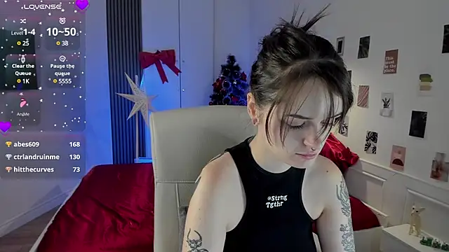 Snapshot of SashaSunlight chatting on December 29, 5:22 pm SashaSunlight online show from December 29, 5:22 pm