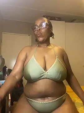 Nomthie online show from October 6, 4:48 pm