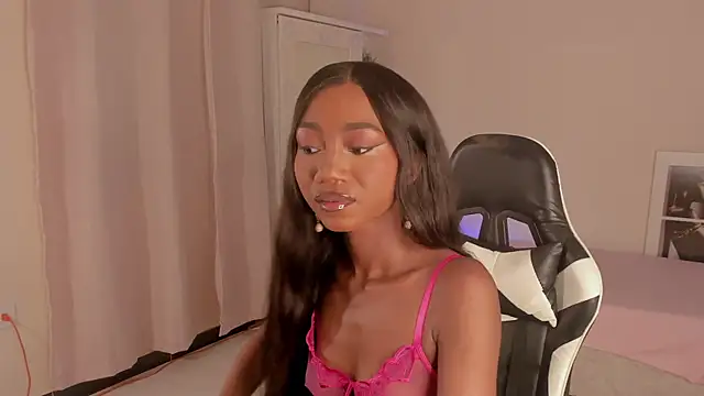 Snapshot of SavannahWildee chatting on December 8, 11:03 am SavannahWildee online show from December 8, 11:03 am