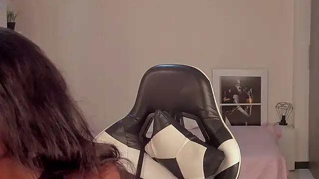 Snapshot of SavannahWildee chatting on December 11, 10:47 am SavannahWildee online show from December 11, 10:47 am