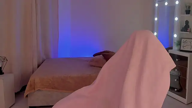 Snapshot of SavannahWildee chatting on January 22, 8:28 pm SavannahWildee online show from January 22, 8:28 pm