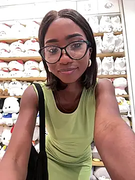 Snapshot of SavannahWildee chatting on February 6, 9:06 pm SavannahWildee online show from February 6, 9:06 pm