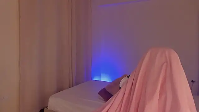 Snapshot of SavannahWildee chatting on February 11, 6:44 pm SavannahWildee online show from February 11, 6:44 pm