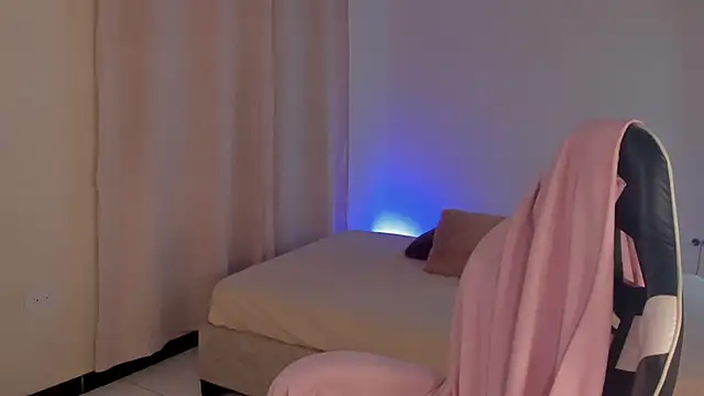 Snapshot of SavannahWildee chatting on February 20, 3:52 pm SavannahWildee online show from February 20, 3:52 pm