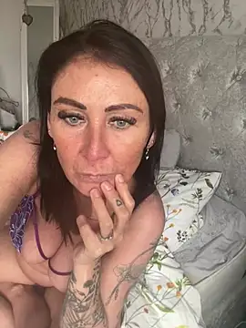 Snapshot of Naughtynanny75 chatting on January 21, 1:43 pm Naughtynanny75 online show from January 21, 1:43 pm