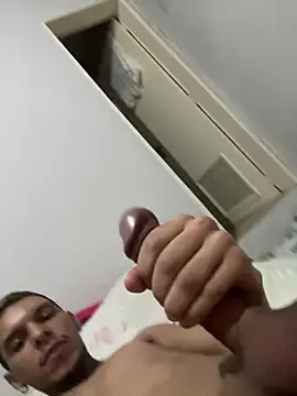 Snapshot of Brito06 chatting on December 9, 10:41 pm Brito06 online show from December 9, 10:41 pm