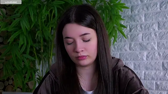 LowOncoming online show from April 29, 3:54 am