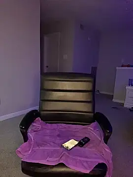 Snapshot of LillShayy chatting on December 17, 11:27 pm LillShayy online show from December 17, 11:27 pm