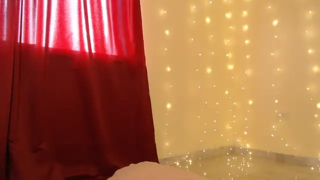 Snapshot of _maiahairy_ chatting on December 1, 9:59 pm  maiahairy  online show from December 1, 9:59 pm