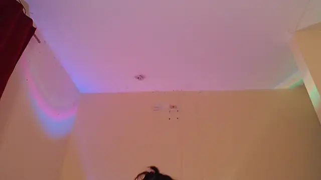 Snapshot of _maiahairy_ chatting on December 10, 1:32 am  maiahairy  online show from December 10, 1:32 am