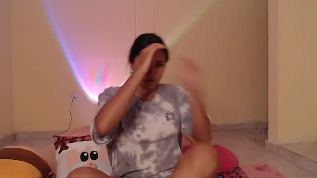 Snapshot of _maiahairy_ chatting on December 10, 10:47 pm  maiahairy  online show from December 10, 10:47 pm