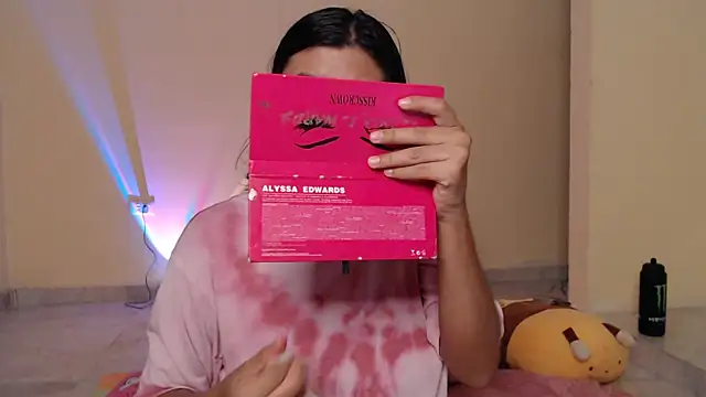 Snapshot of _maiahairy_ chatting on December 20, 11:37 pm  maiahairy  online show from December 20, 11:37 pm