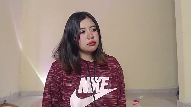 Snapshot of _maiahairy_ chatting on February 12, 1:06 pm  maiahairy  online show from February 12, 1:06 pm